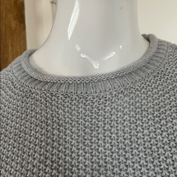 Beautiful sweater - Picture 2 of 4